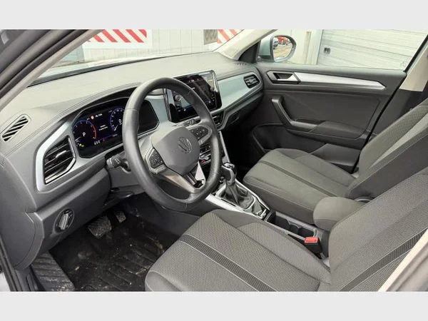 Volkswagen T-Roc (2022) — foto 17 van 24