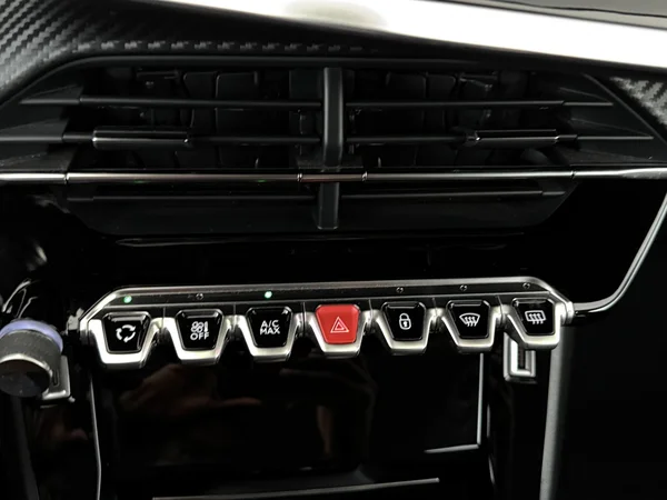 PEUGEOT e-2008 (2020) — foto 17 van 31