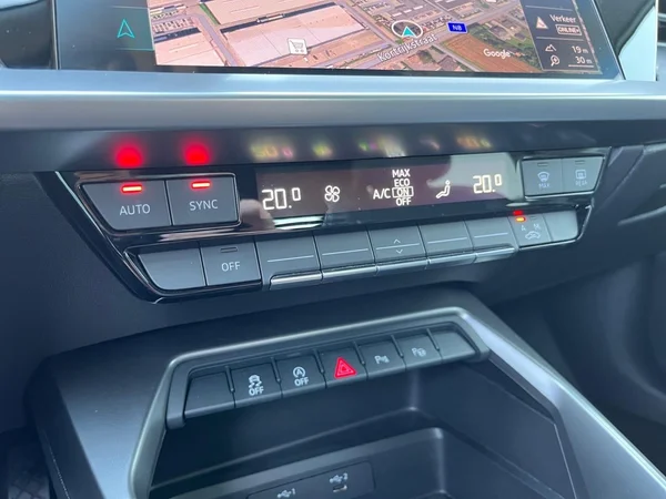 AUDI A3 Sportback (2024) — foto 8 van 21