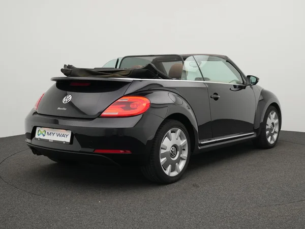 VOLKSWAGEN Beetle Cabriolet (2015) — foto 35 van 39