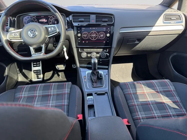 VOLKSWAGEN Golf VII GTI (2019) — foto 2 van 23
