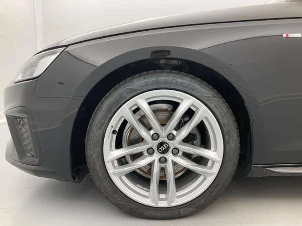 AUDI A4 Avant (2023) — foto 18 van 36