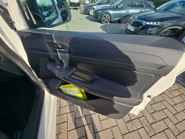 VOLKSWAGEN Caddy Maxi (2026) — foto 4 van 24