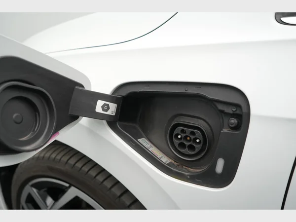 VOLKSWAGEN Golf VIII eHybrid (PHEV) (2020) — foto 10 van 31