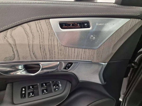 Volvo XC90 (2024) — foto 6 van 18