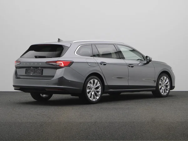 SKODA Superb Combi (2025) — foto 12 van 23