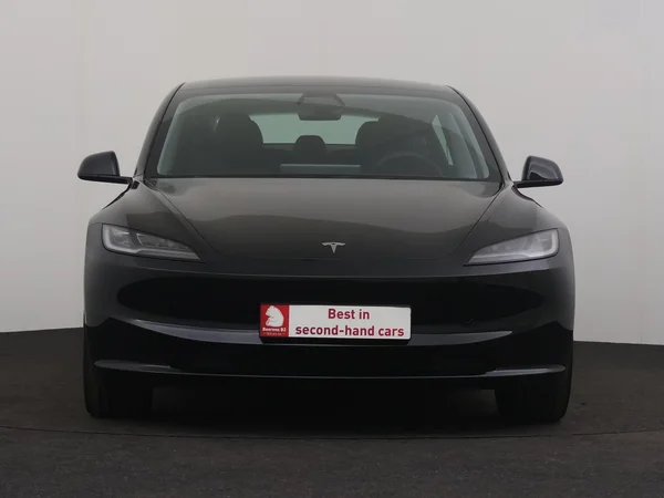 TESLA Model 3 (2025) — foto 28 van 30