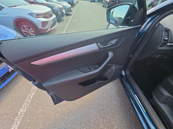 SKODA Karoq (2023) — foto 7 van 24