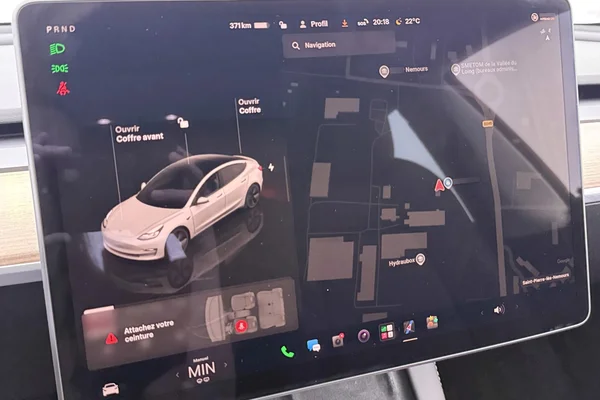 Tesla Model 3 (2023) — foto 9 van 44