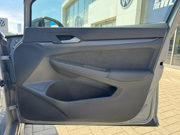 VOLKSWAGEN Golf VIII SW (2026) — foto 5 van 24