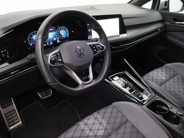 Volkswagen Golf (2024) — foto 8 van 31
