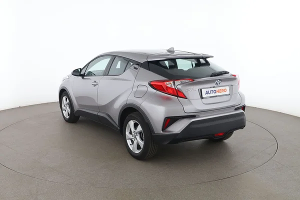 Toyota C-HR (2019) — foto 10 van 16