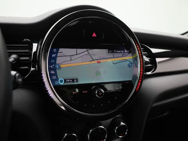 MINI One (2022) — foto 14 van 32