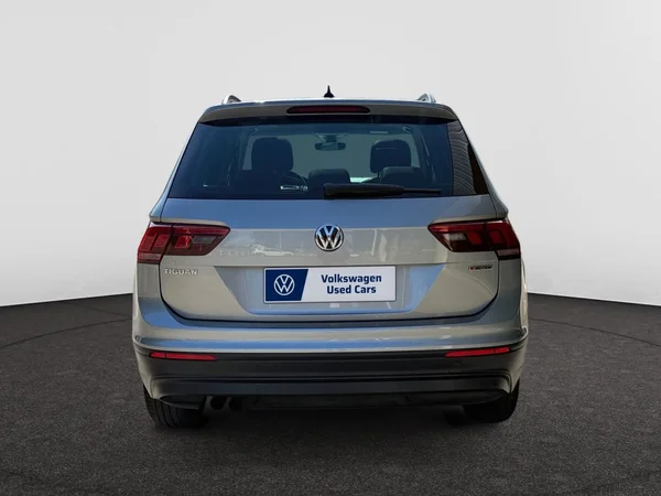 VOLKSWAGEN Tiguan (2018) — foto 13 van 18