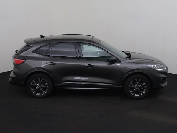 FORD Kuga (2022) — foto 32 van 36