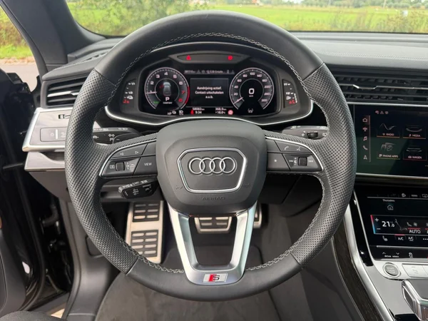 AUDI Q8 PHEV (2023) — foto 4 van 20