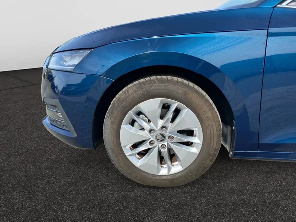 SKODA Octavia Combi (2023) — foto 2 van 10