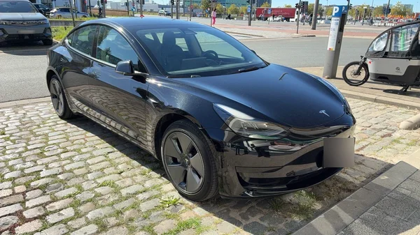 Tesla Model 3 (2023) — foto 2 van 7