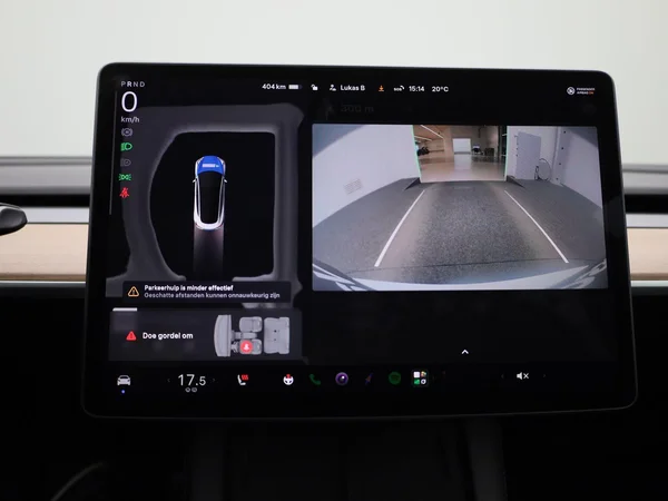 Tesla Model 3 (2023) — foto 21 van 40