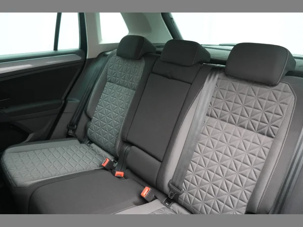 VOLKSWAGEN Tiguan (2021) — foto 3 van 28