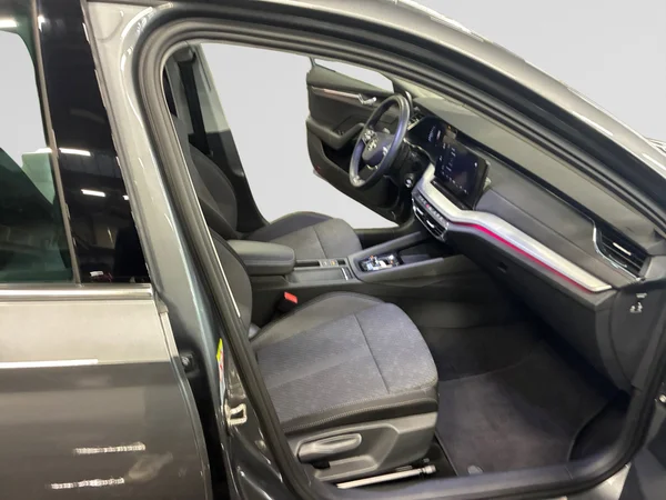 SKODA Octavia Combi (2024) — foto 10 van 24