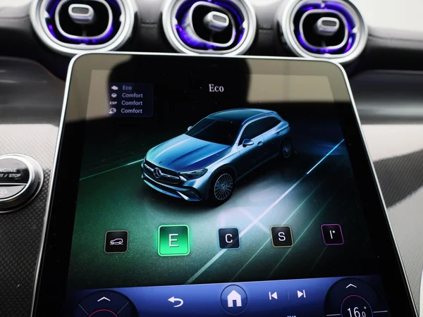 Mercedes-Benz GLC (2025) — foto 20 van 43