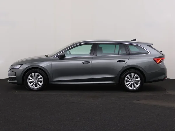 SKODA Octavia Combi (2024) — foto 14 van 18