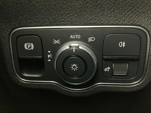 MERCEDES-BENZ GLB 180 (2022) — foto 18 van 36