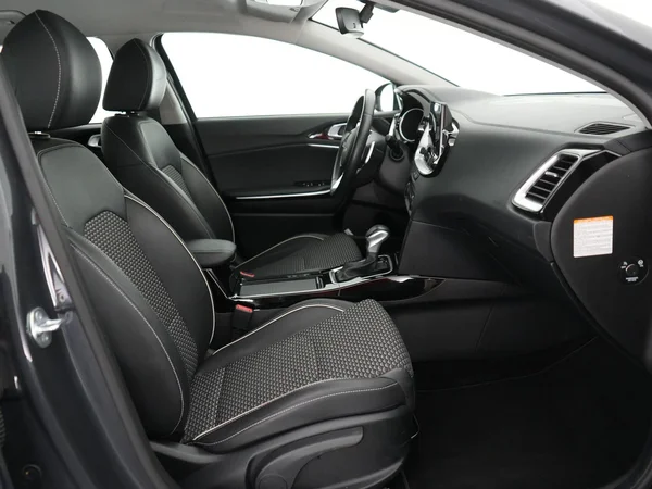 Kia cee'd (2024) — foto 5 van 22