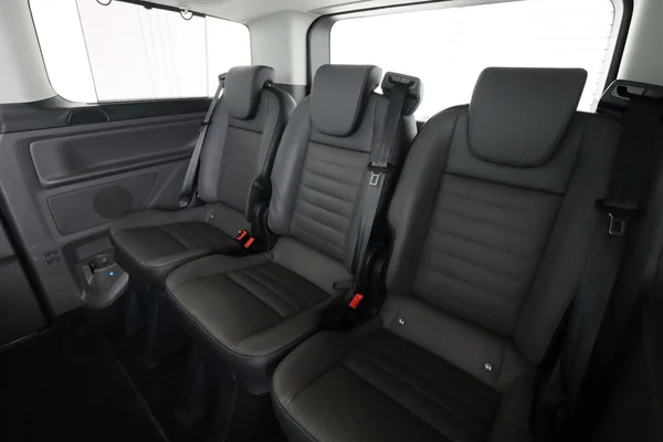 Ford Tourneo Custom (2020) — foto 3 van 15