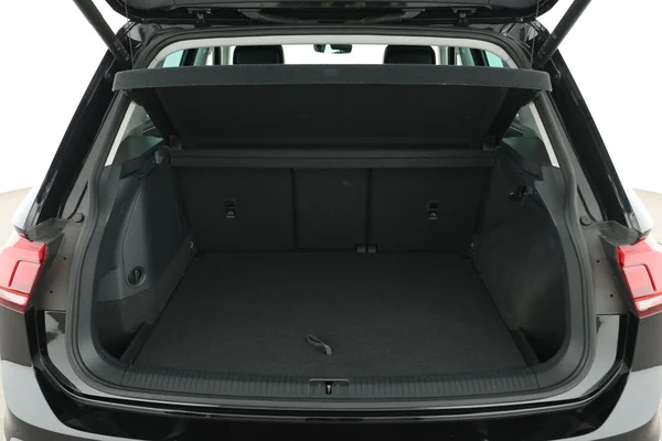 Volkswagen Tiguan (2021) — foto 8 van 16