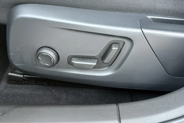 POLESTAR Polestar 2 (2023) — foto 10 van 21