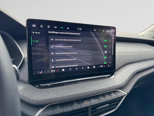 SKODA Octavia SW (2024) — foto 2 van 13