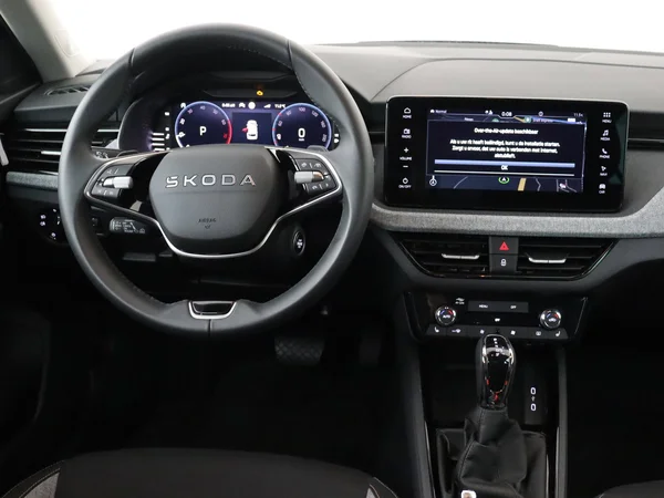 SKODA Kamiq (2025) — foto 9 van 18