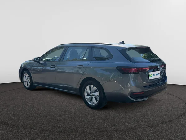 VOLKSWAGEN Passat SW (2024) — foto 12 van 22