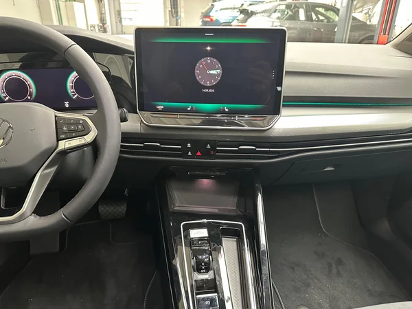 VOLKSWAGEN Golf VIII SW (2025) — foto 4 van 22