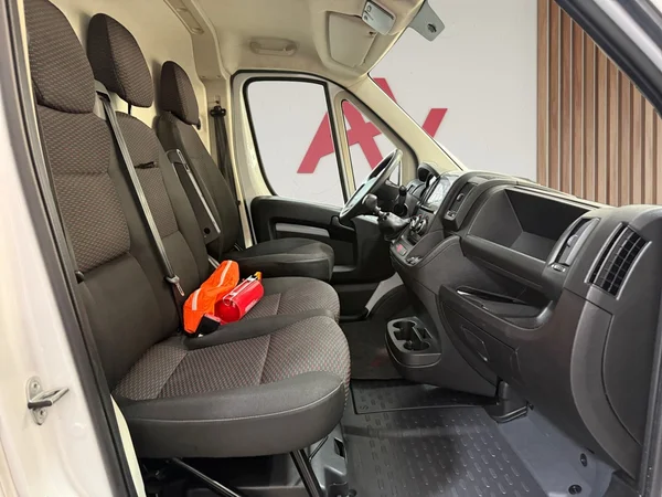 Peugeot Boxer (2023) — foto 18 van 26
