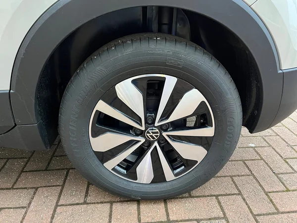 VOLKSWAGEN T-Cross (2024) — foto 6 van 14