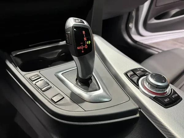 Bmw 318 (2014) — foto 7 van 24