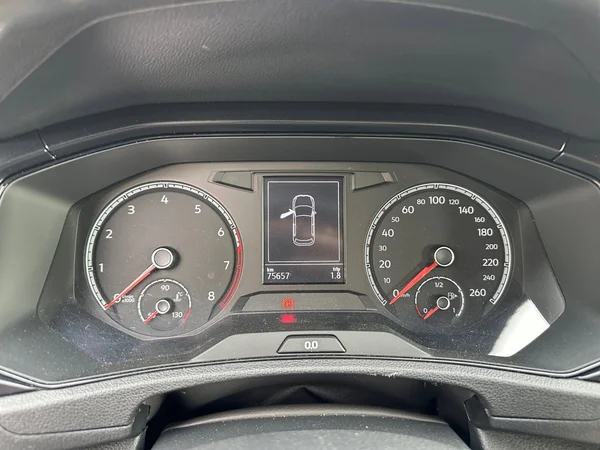 VOLKSWAGEN T-Roc (2020) — foto 6 van 19
