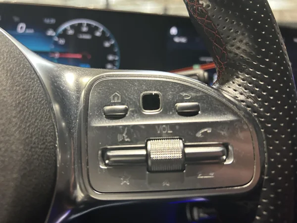 Mercedes-Benz GLA (2023) — foto 2 van 18