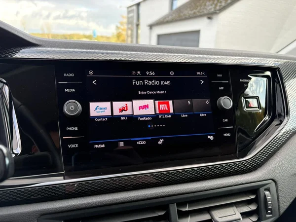 VOLKSWAGEN Polo (2024) — foto 8 van 19