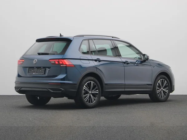 VOLKSWAGEN Tiguan (2022) — foto 12 van 21