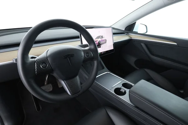 Tesla Model Y (2022) — foto 2 van 16