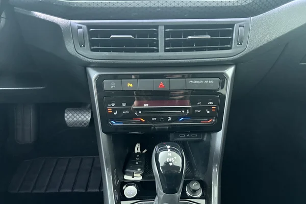 Volkswagen T-Cross (2022) — foto 9 van 22