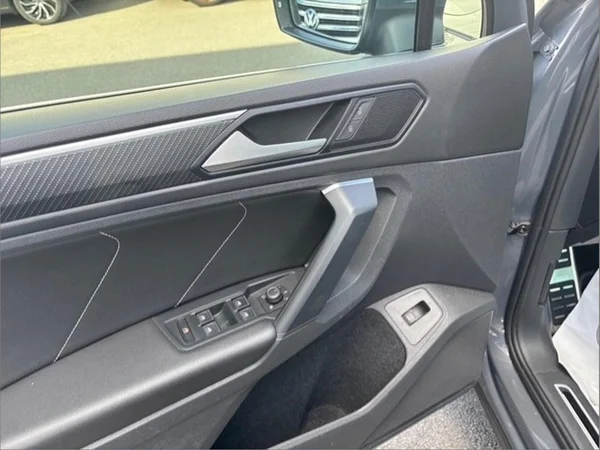 VOLKSWAGEN Tiguan Dsl (2020) — foto 6 van 22