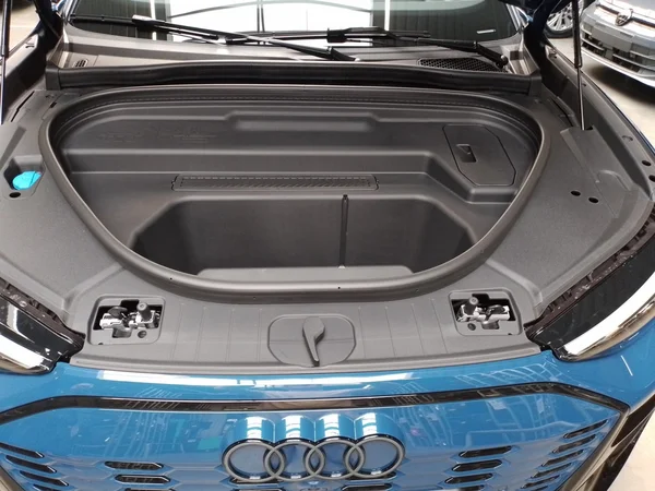 AUDI Q6 e-tron (2025) — foto 14 van 24