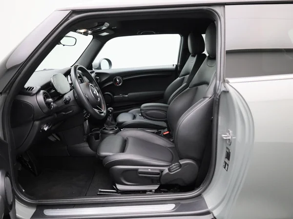 MINI One (2021) — foto 39 van 39