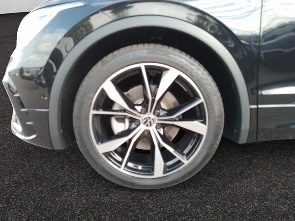 VOLKSWAGEN Tiguan (2025) — foto 10 van 15
