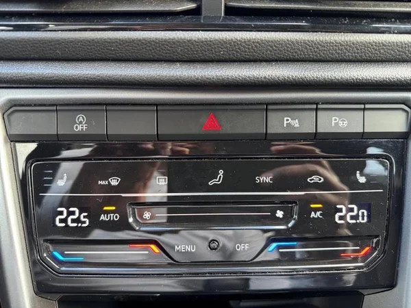 VOLKSWAGEN T-Roc (2024) — foto 19 van 28